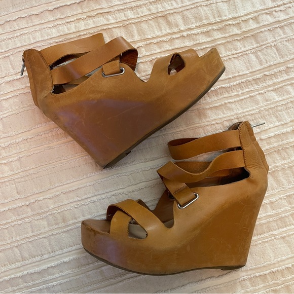 Dolce Vita Camel Wedges Size 6 - Picture 2 of 8